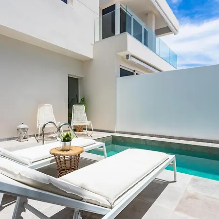 Ada Villa