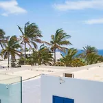 Ada Vila Puerto del Carmen (Lanzarote)