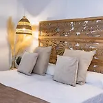 Ada Vila *