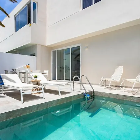 Ada Vila Puerto del Carmen (Lanzarote)