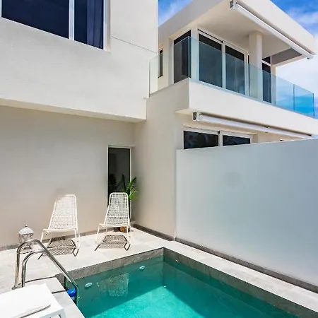 Ada Villa *